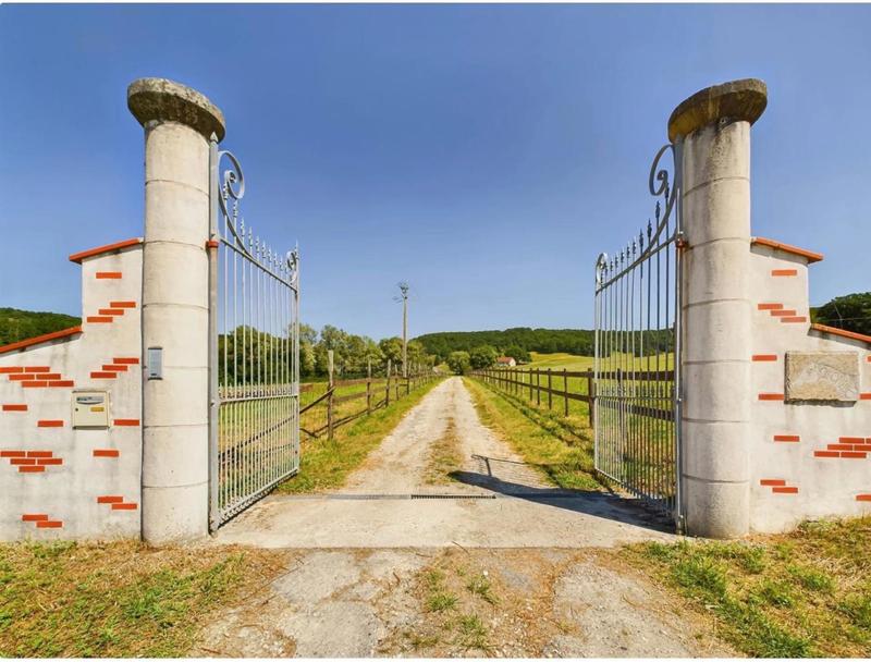 Maison - 420 m² - 21 pièces