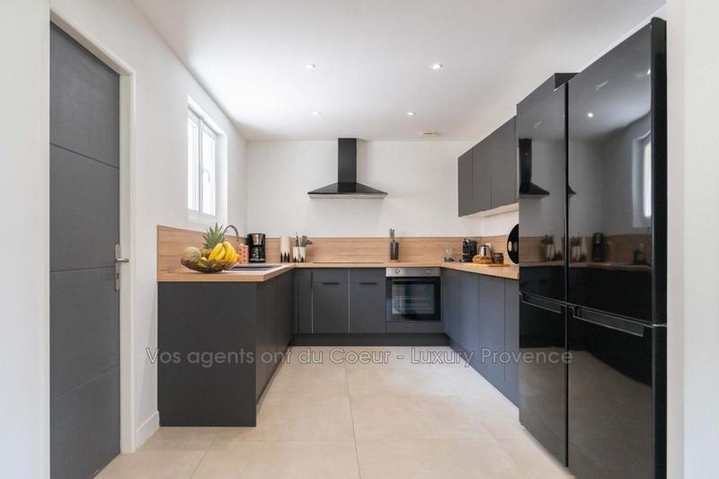 Propriété - 220 m² - 6 pièces