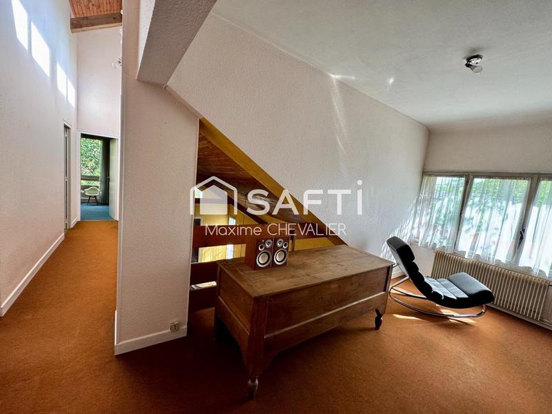 Maison - 250 m² - 8 pièces