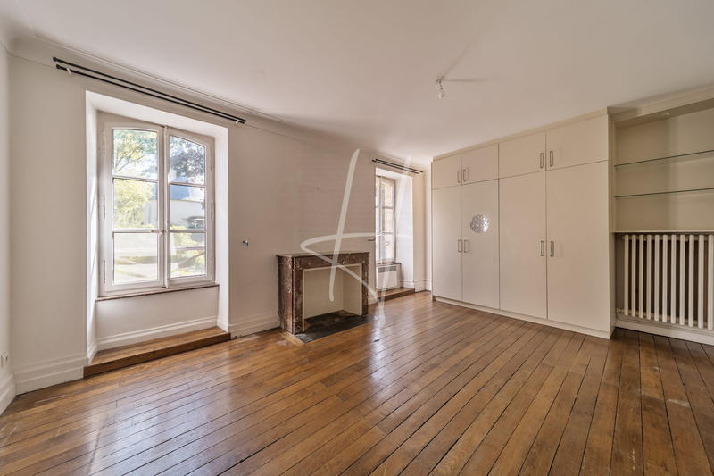 Appartement - 185 m² - 6 pièces