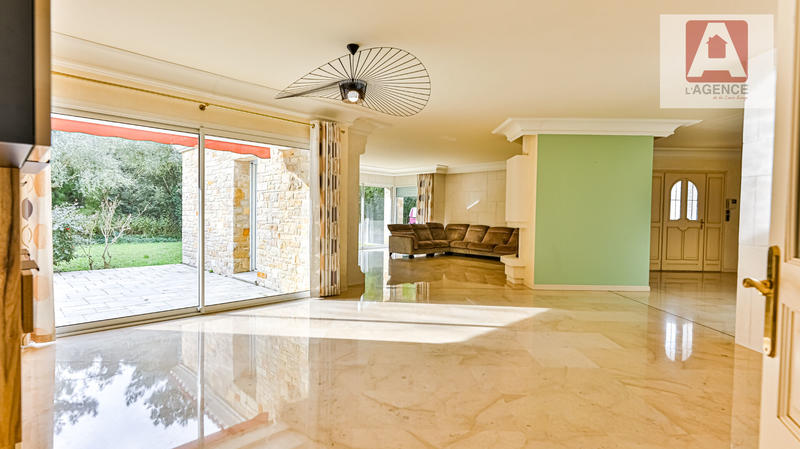 Maison - 217 m² - 5 pièces