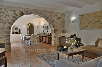 Mas - 300 m² - 10 pièces