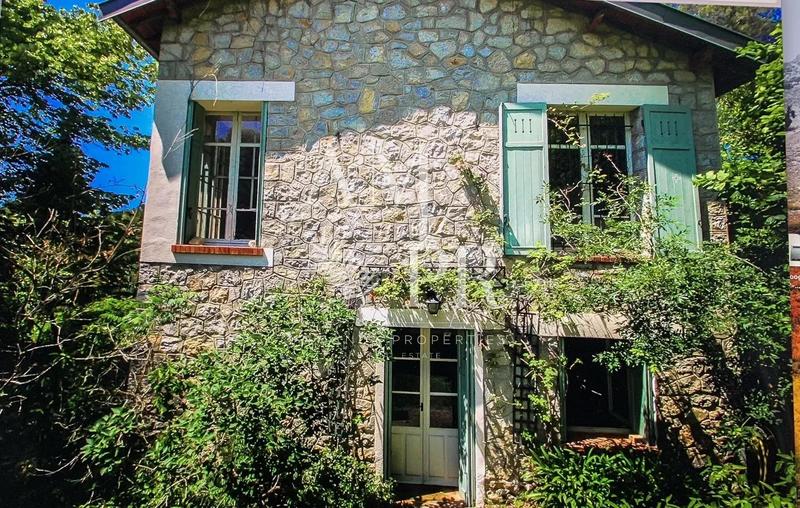 Maison - 230 m² - 7 pièces