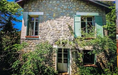 Maison - 230 m² - 7 pièces