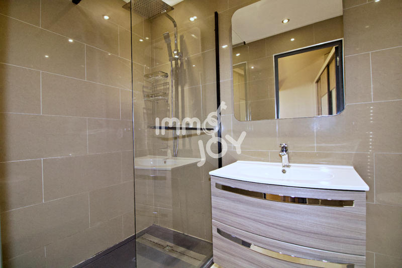 Maison - 229 m² - 7 pièces