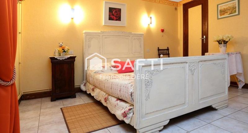 Maison - 238 m² - 9 pièces