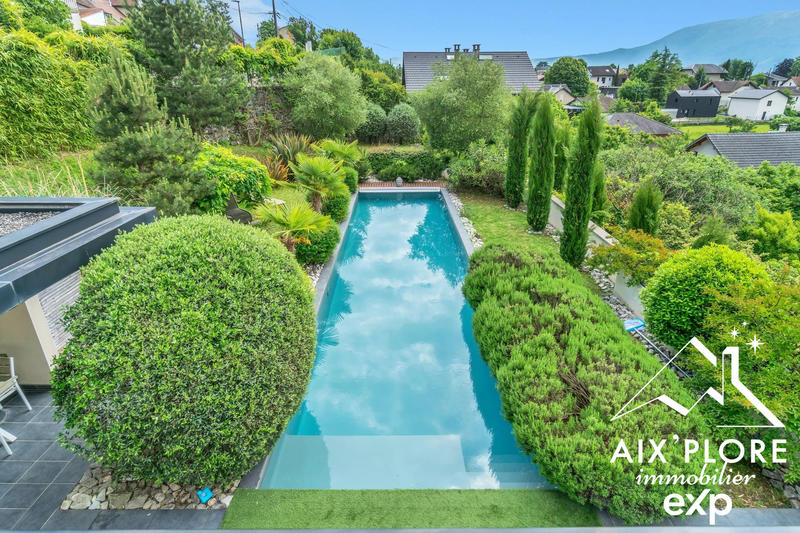 Maison - 270 m² - 10 pièces