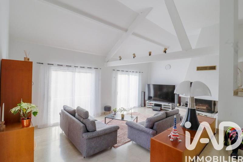 Maison - 210 m² - 7 pièces