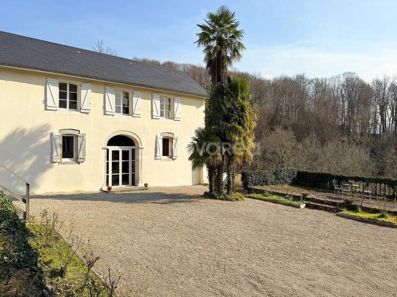 Propriété - 445 m² - 12 pièces