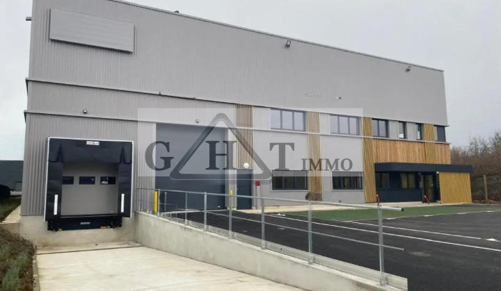 Entrepôt - 1 675 m²
