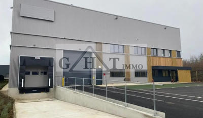 Entrepôt - 1 675 m²