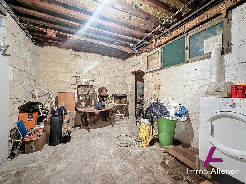 Maison - 221 m² - 8 pièces