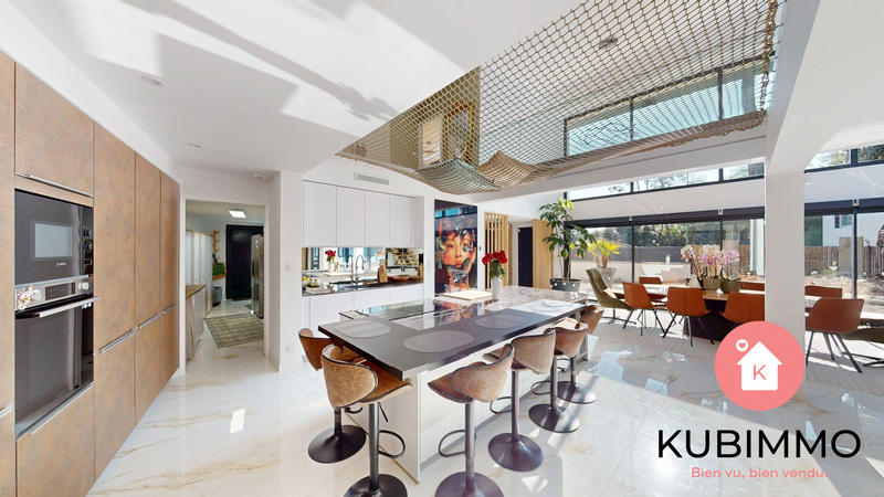 Maison - 207 m² - 6 pièces