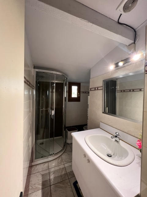 Maison - 210 m² - 11 pièces