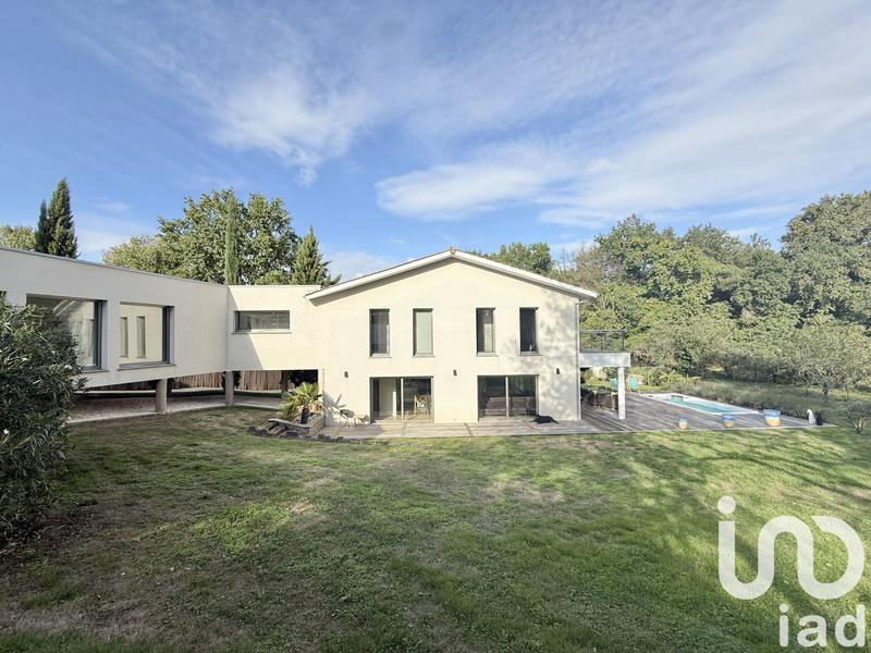 Maison - 210 m² - 7 pièces