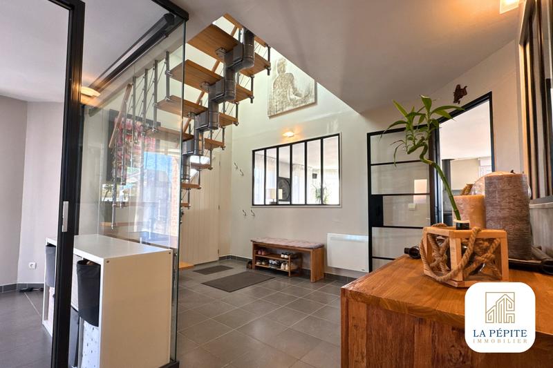 Maison - 177 m² - 7 pièces