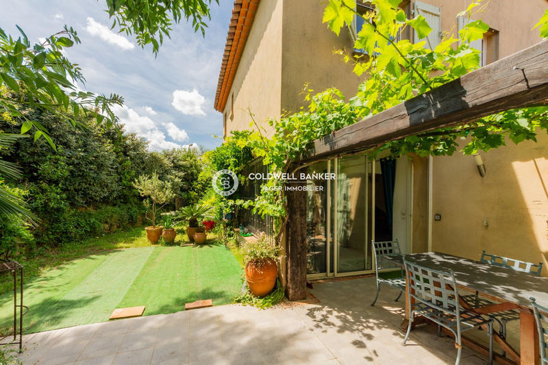 Maison - 218 m² - 7 pièces