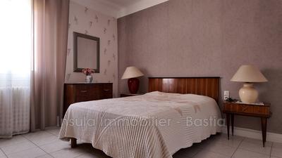 Appartement - 92 m² - 4 pièces