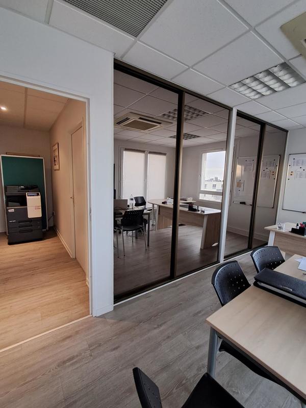 Local commercial - 84 m² - 4 pièces