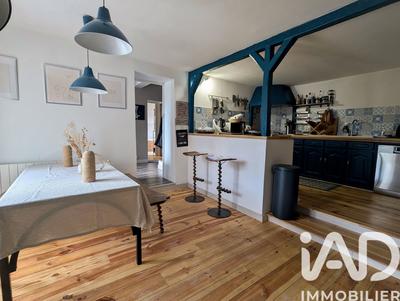 Maison - 205 m² - 9 pièces