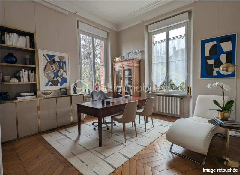 Demeure - 267 m² - 11 pièces