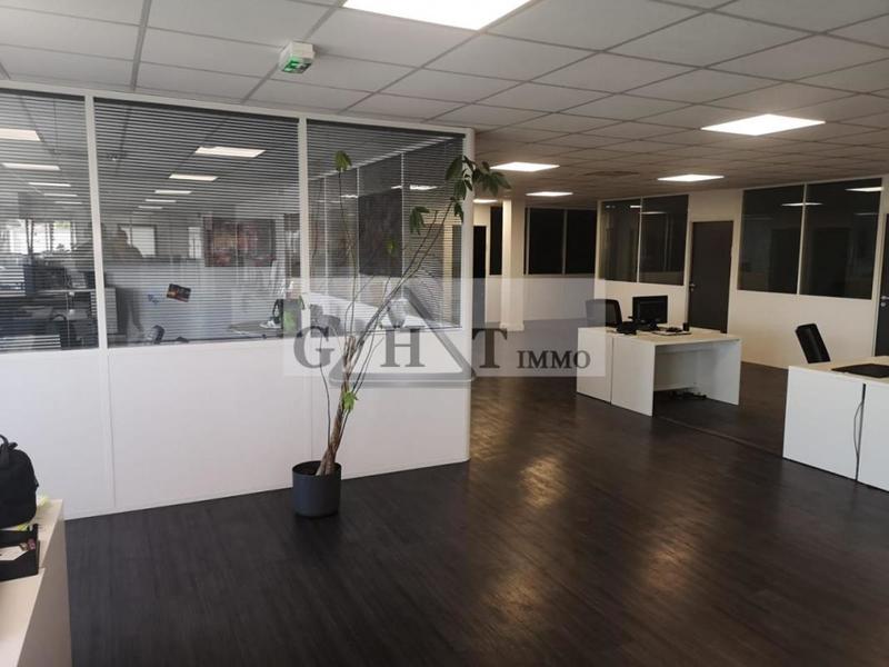 Bureau - 702 m²