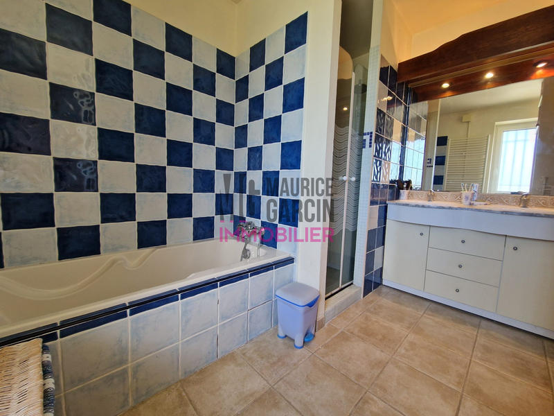 Maison - 187 m² - 7 pièces