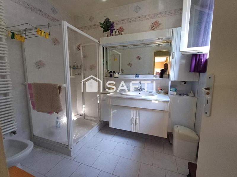 Maison - 213 m² - 8 pièces