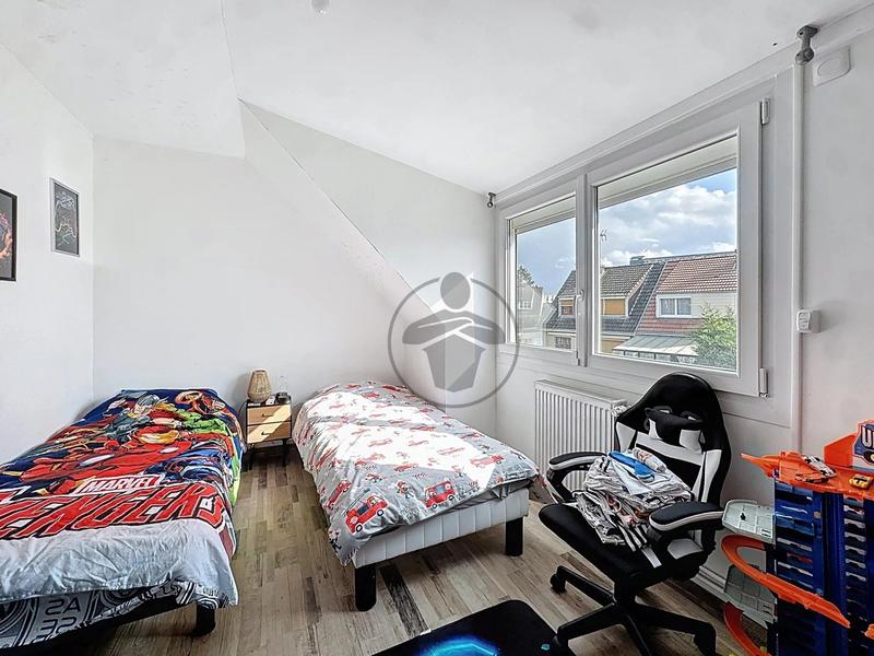 Maison - 96 m² - 5 pièces