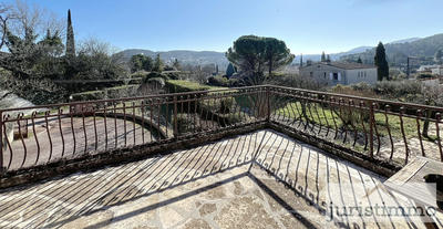 Maison - 220 m² - 9 pièces