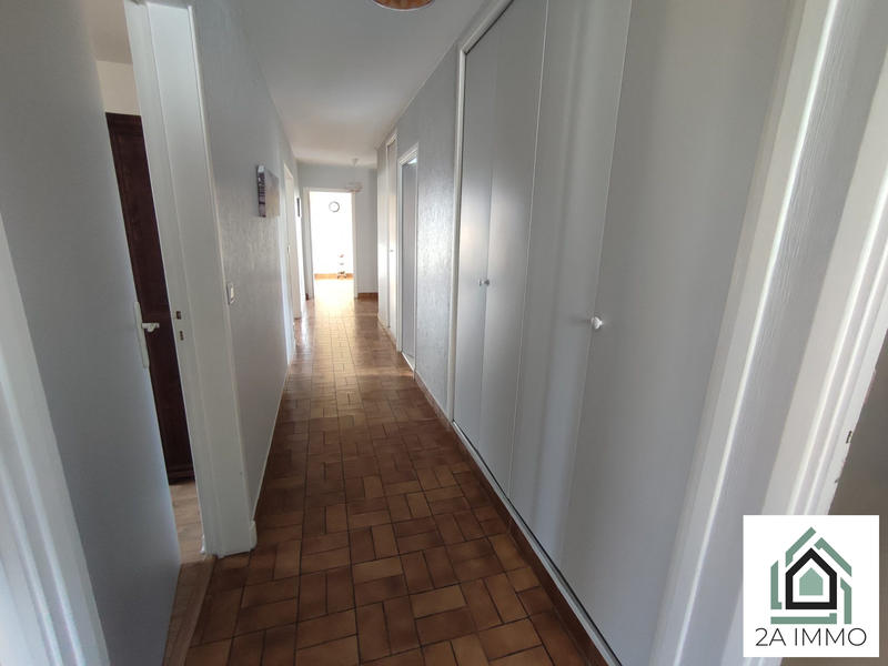 Maison - 230 m² - 9 pièces