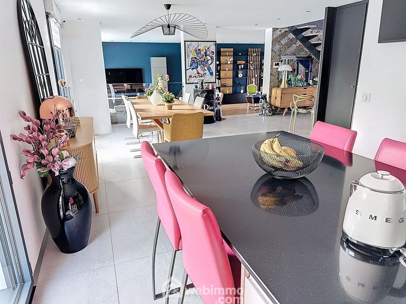 Maison - 230 m² - 7 pièces