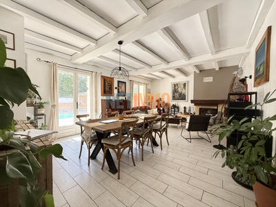 Maison - 182 m² - 9 pièces