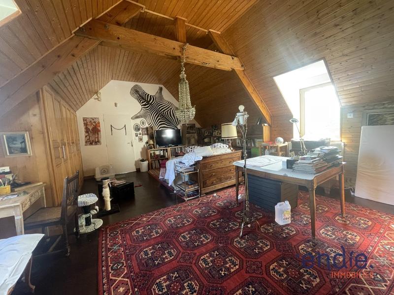 Maison - 230 m² - 10 pièces