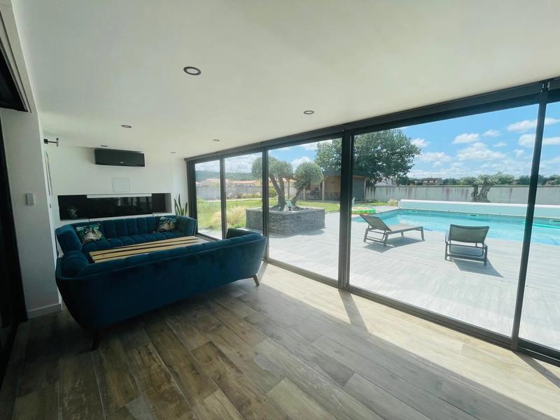 Villa - 243 m² - 9 pièces