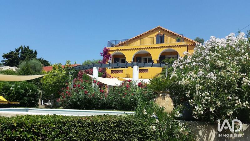 Maison - 250 m² - 7 pièces