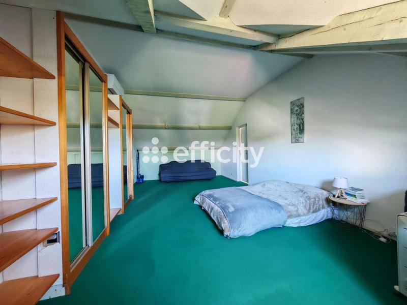 Maison - 233 m² - 7 pièces