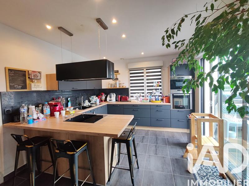 Maison - 203 m² - 8 pièces