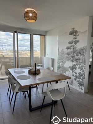 Chambre - 11 m² - 1 pièce