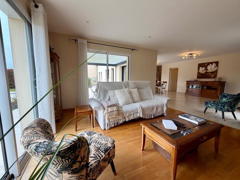 Maison - 167 m² - 8 pièces