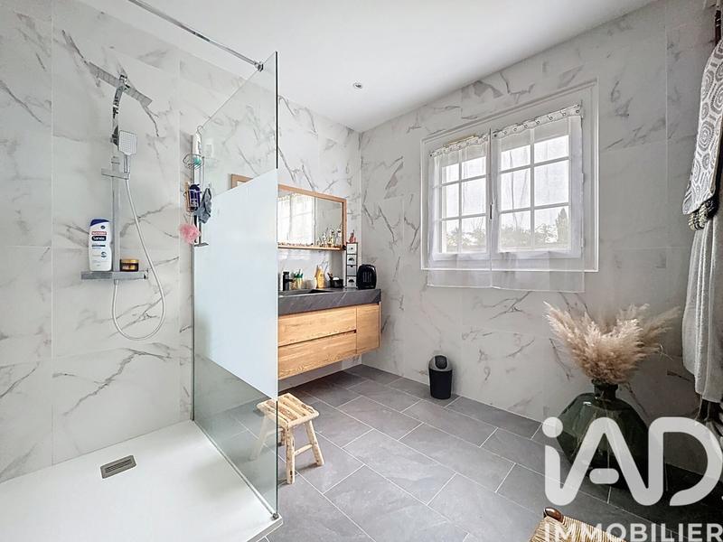 Maison - 214 m² - 8 pièces