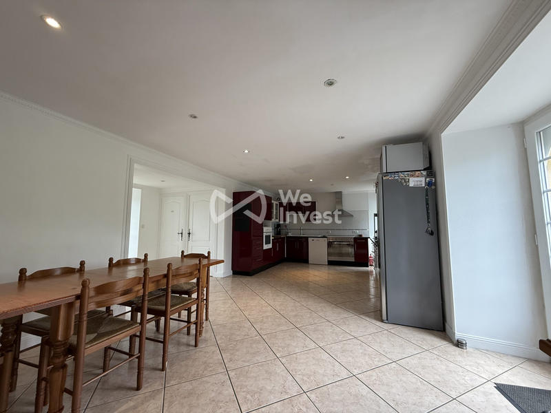 Maison - 270 m² - 9 pièces