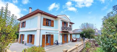 Maison - 342 m² - 7 pièces