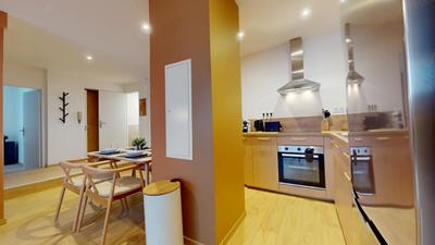 Appartement - 85 m² - 5 pièces