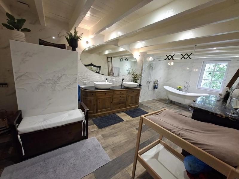 Propriété - 331 m²