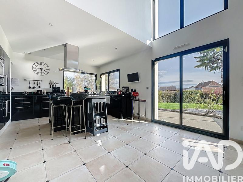 Maison - 215 m² - 7 pièces