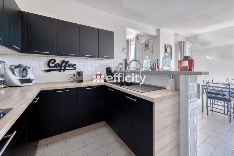 Appartement - 85 m² - 5 pièces