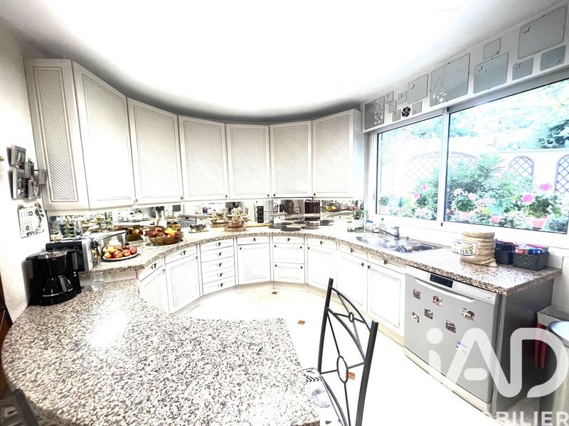 Maison - 180 m² - 8 pièces