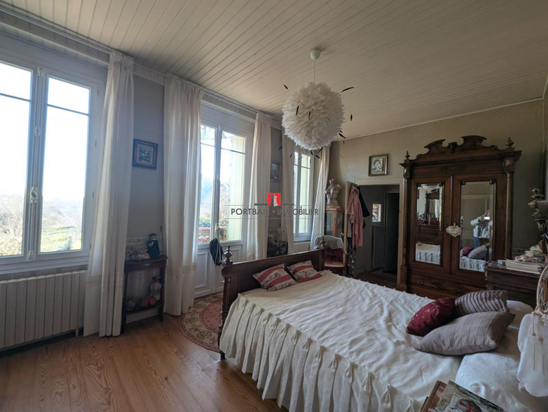 Maison - 290 m² - 6 pièces