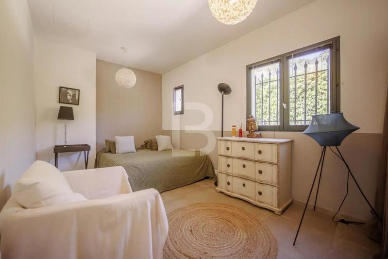 Appartement - 170 m² - 6 pièces